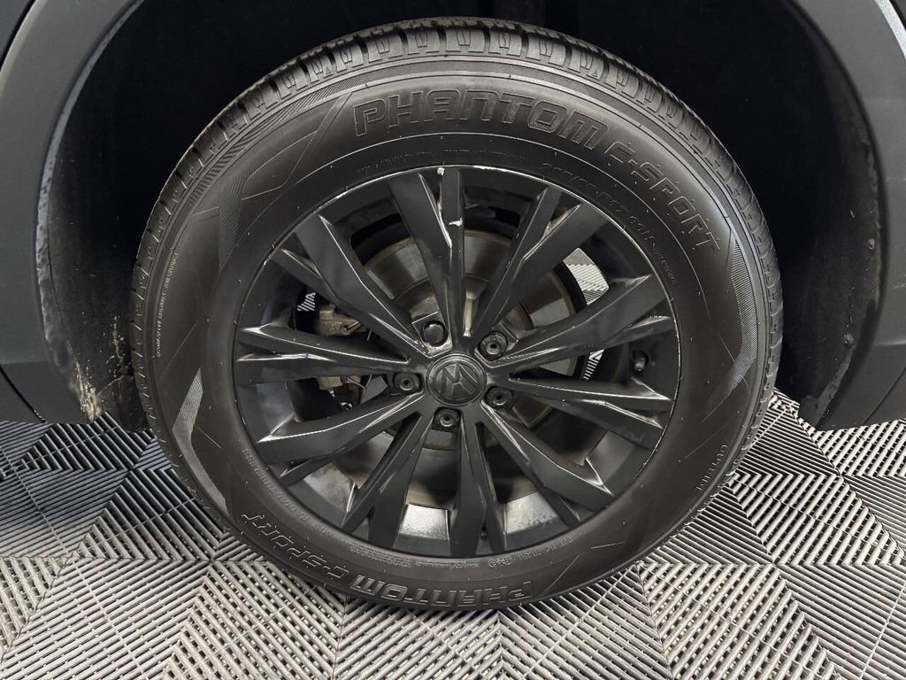 Used 2019 Volkswagen Tiguan S image 20