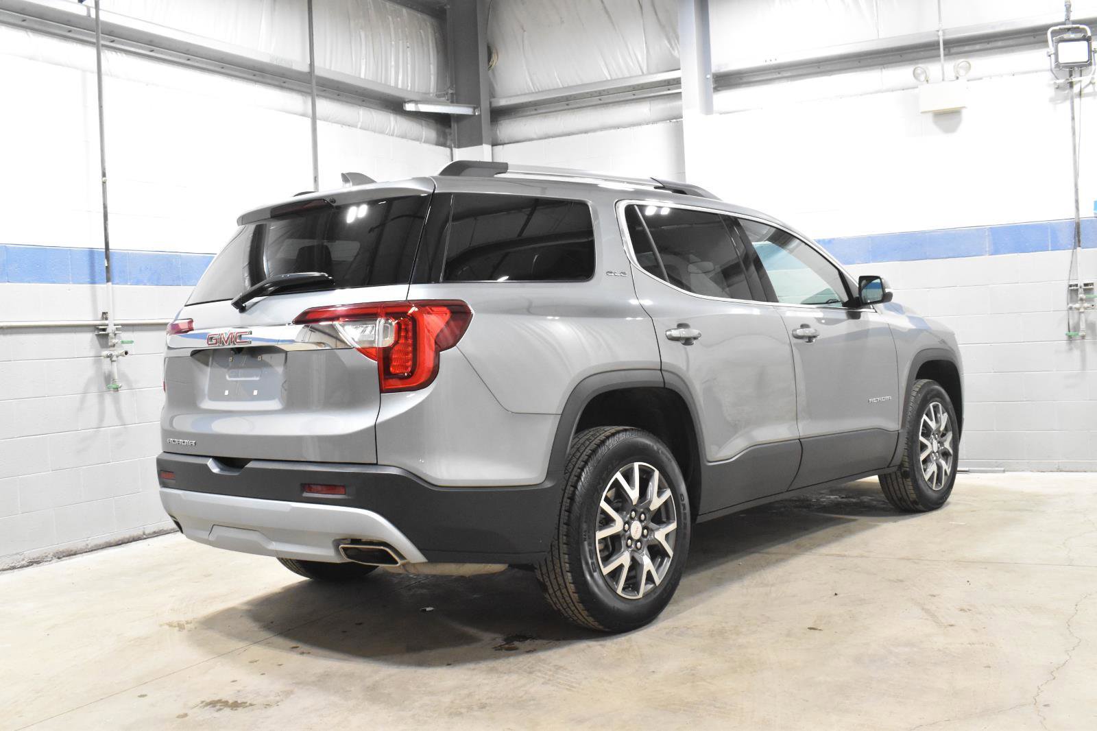 Used 2023 GMC Acadia SLE w/ Driver Convenience Package image 28