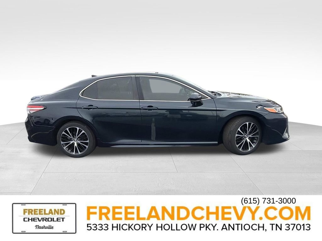 Used 2019 Toyota Camry SE image 2