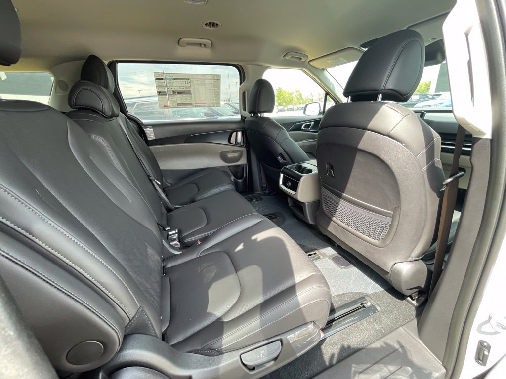 New 2027 Kia Carnival FWD image 27
