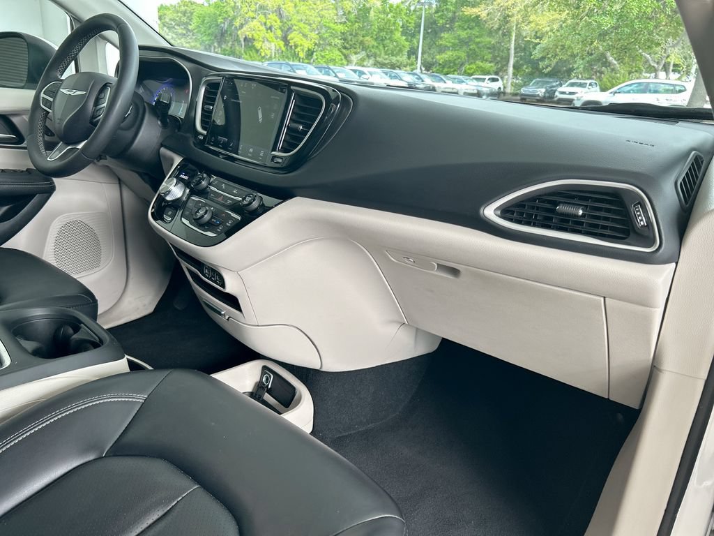 Used 2023 Chrysler Pacifica Touring-L FWD image 29