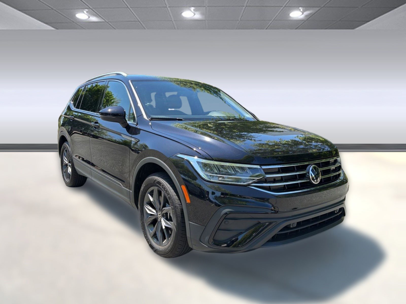 Used 2023 Volkswagen Tiguan SE FWD image 7