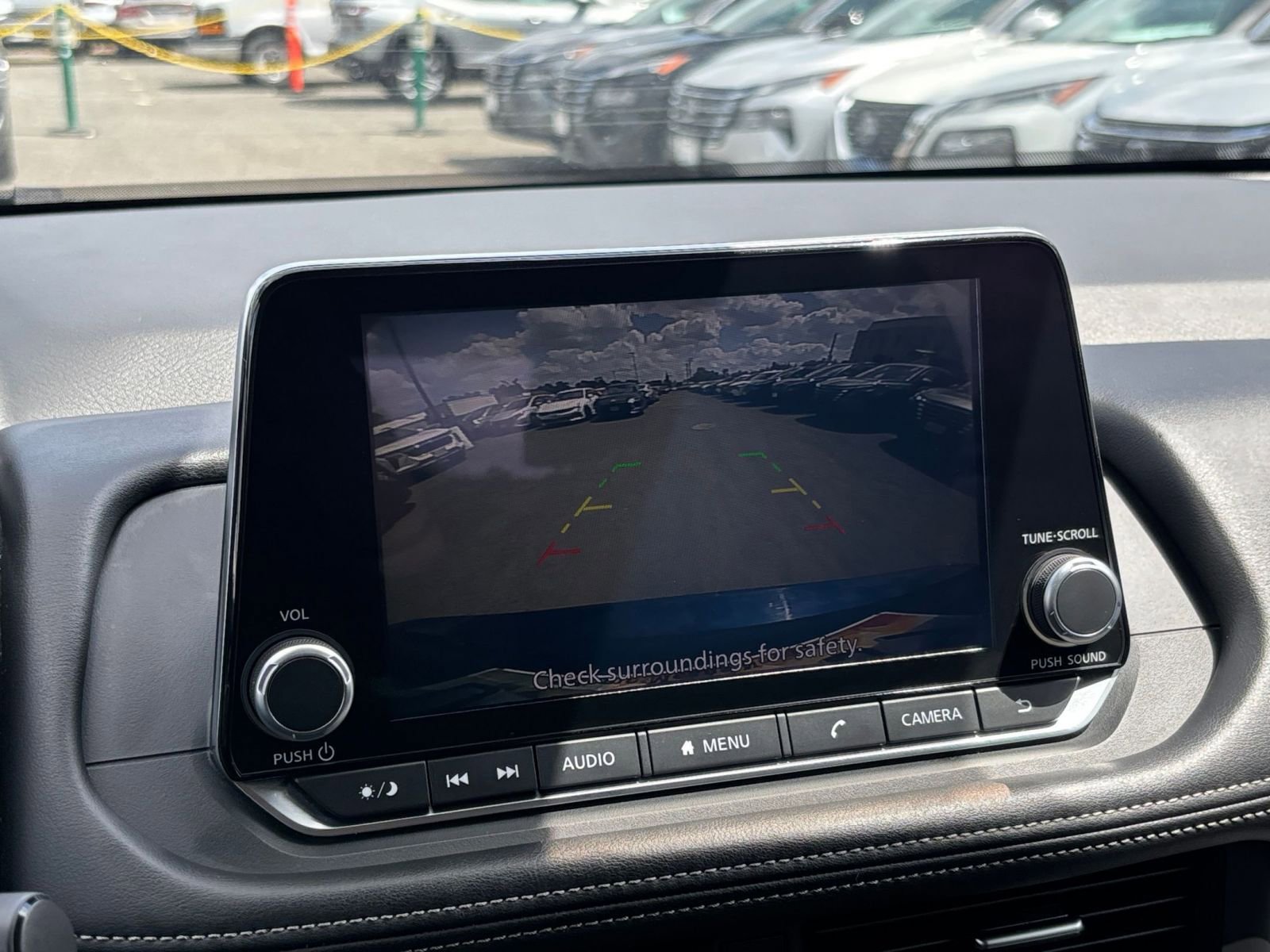 Used 2025 Nissan Rogue SV FWD image 25