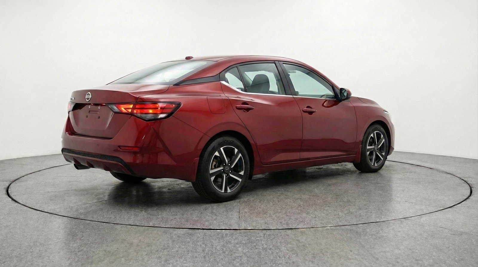 Used 2025 Nissan Sentra SV image 9
