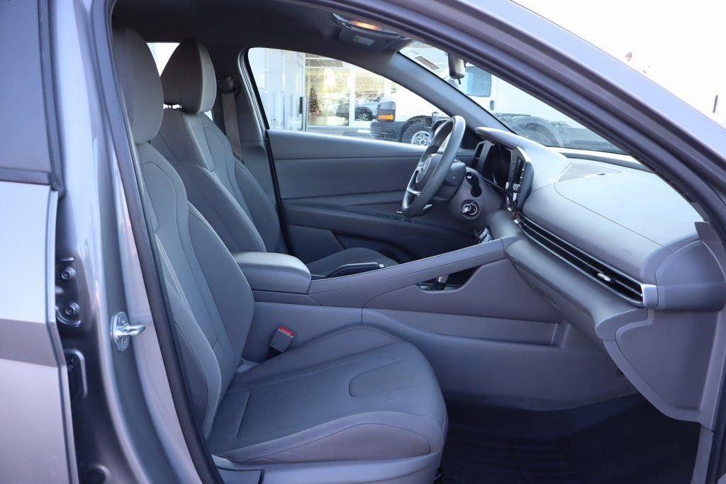 Used 2021 Hyundai Elantra SE image 22
