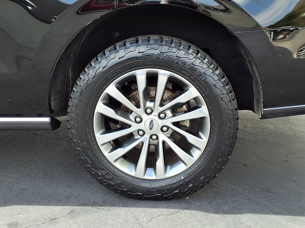 Used 2018 Ford Expedition Limited w/ Equipment Group 301A AWD/4WD image 5