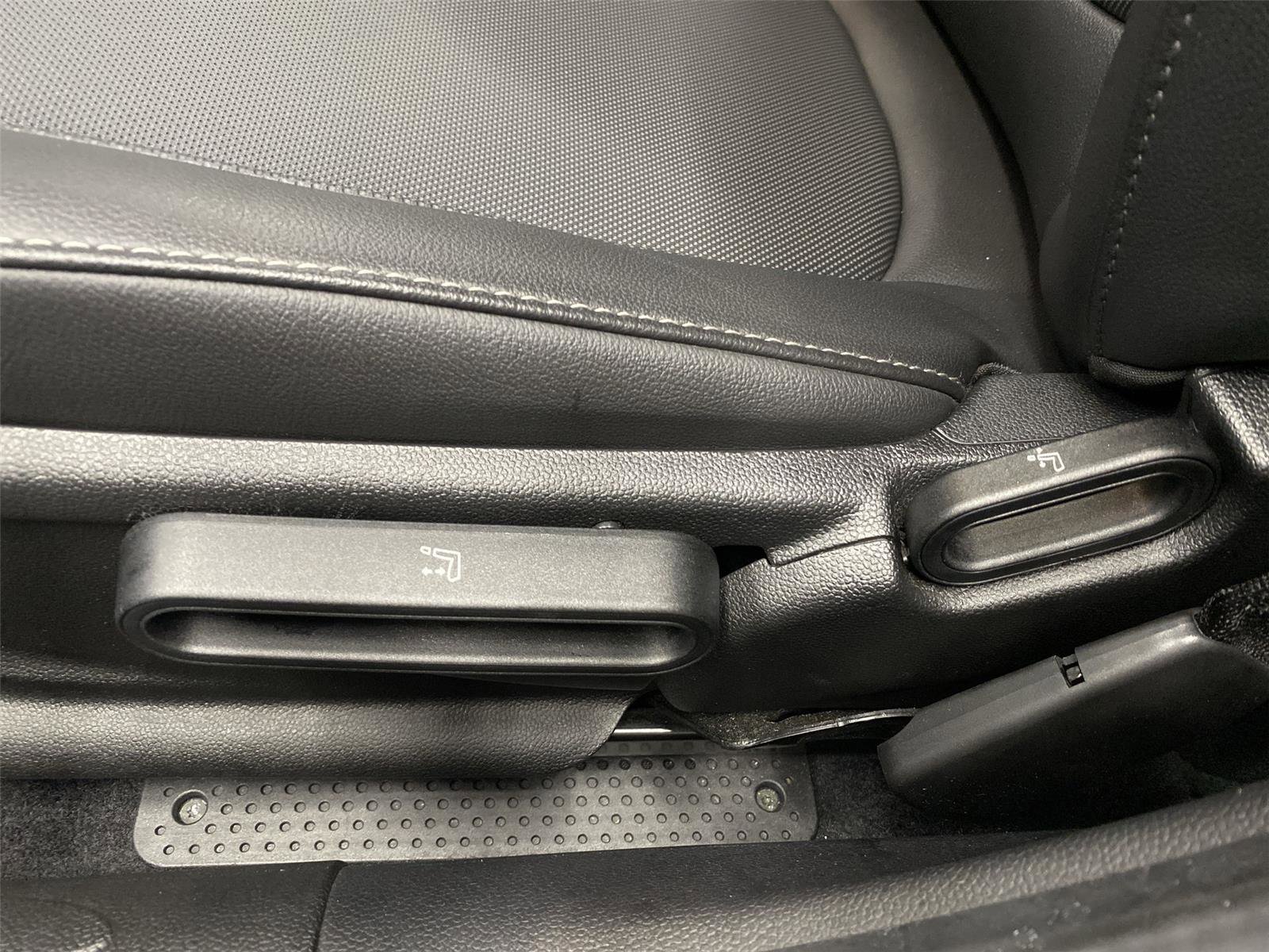 Used 2022 MINI Cooper 4-Door Hardtop FWD image 18
