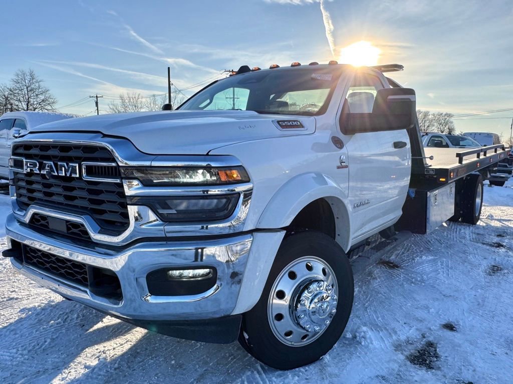Used 2025 RAM 5500 2WD Regular Cab image 3