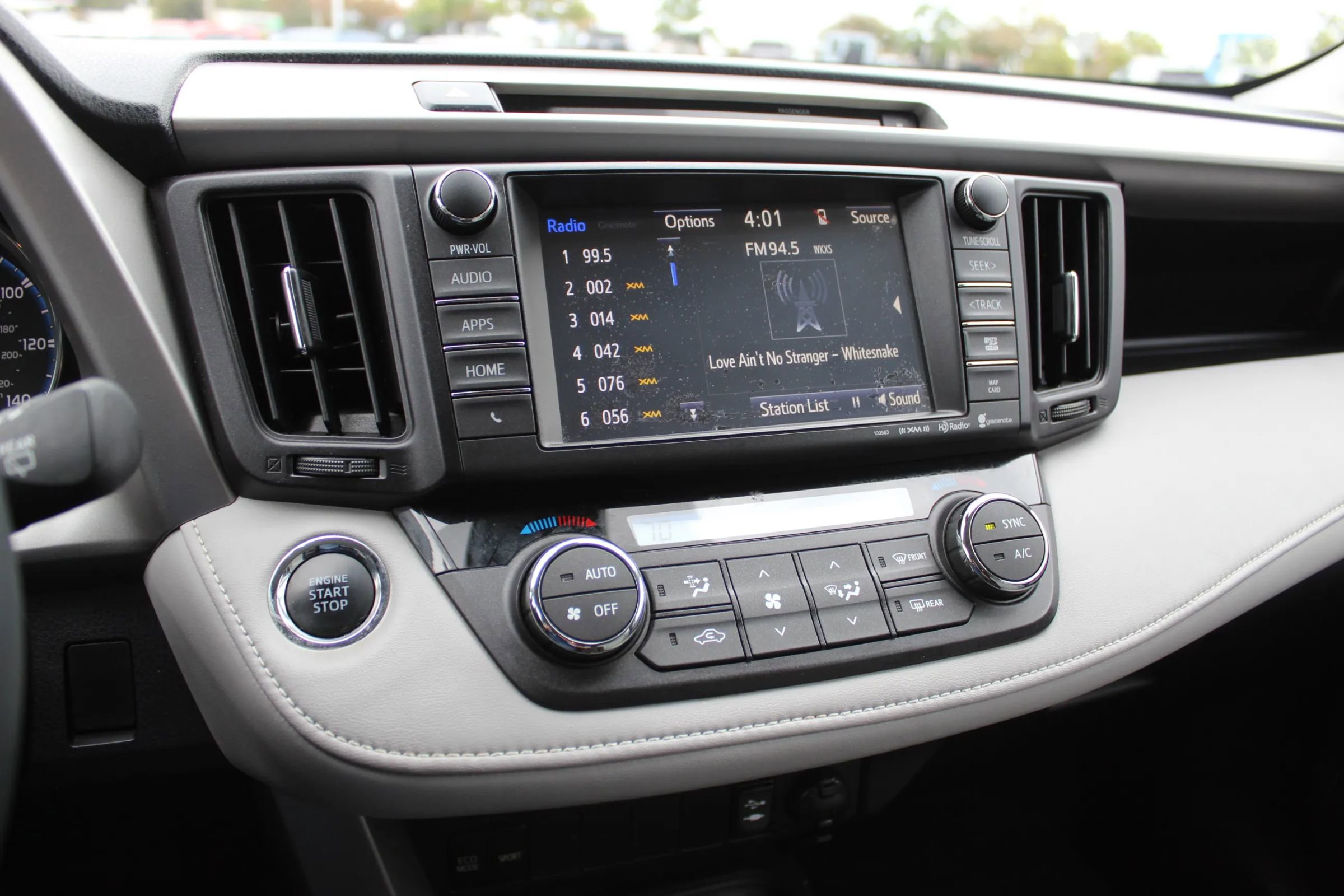 Used 2016 Toyota RAV4 XLE image 17