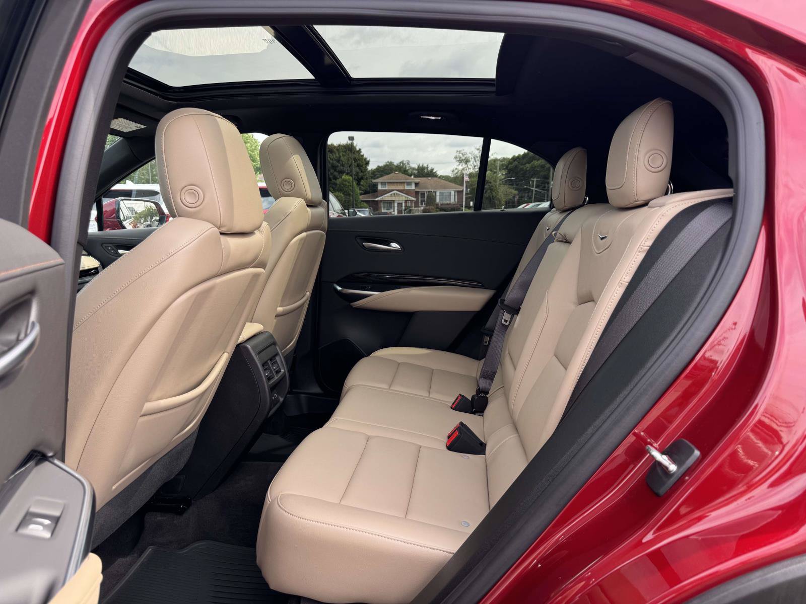 Certified 2024 Cadillac XT4 Luxury w/ Cold Weather Package AWD/4WD image 11