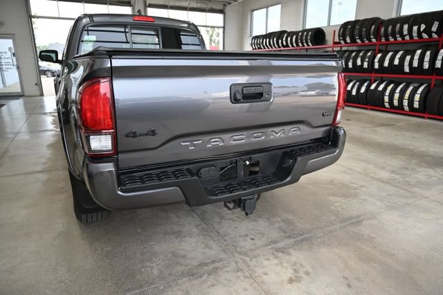 Used 2022 Toyota Tacoma SR5 AWD/4WD image 7