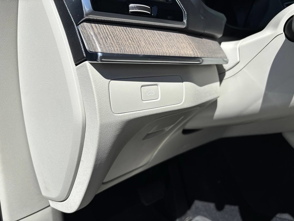 Used 2024 Volvo XC90 B6 Plus w/ Protection Package Premier AWD/4WD image 6
