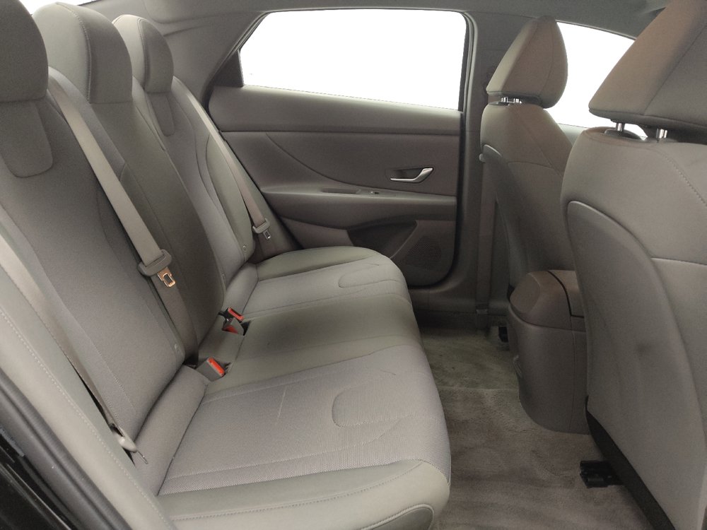 Used 2025 Hyundai Elantra SE FWD image 19