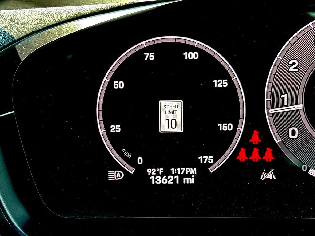 Used 2024 Porsche Cayenne Coupe AWD/4WD image 28