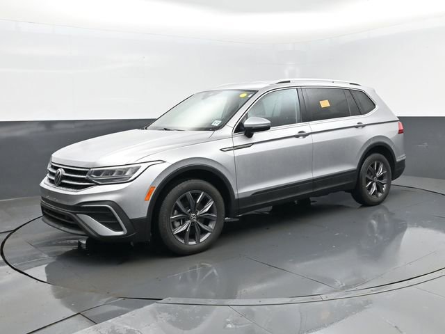 Used 2022 Volkswagen Tiguan SE image 1