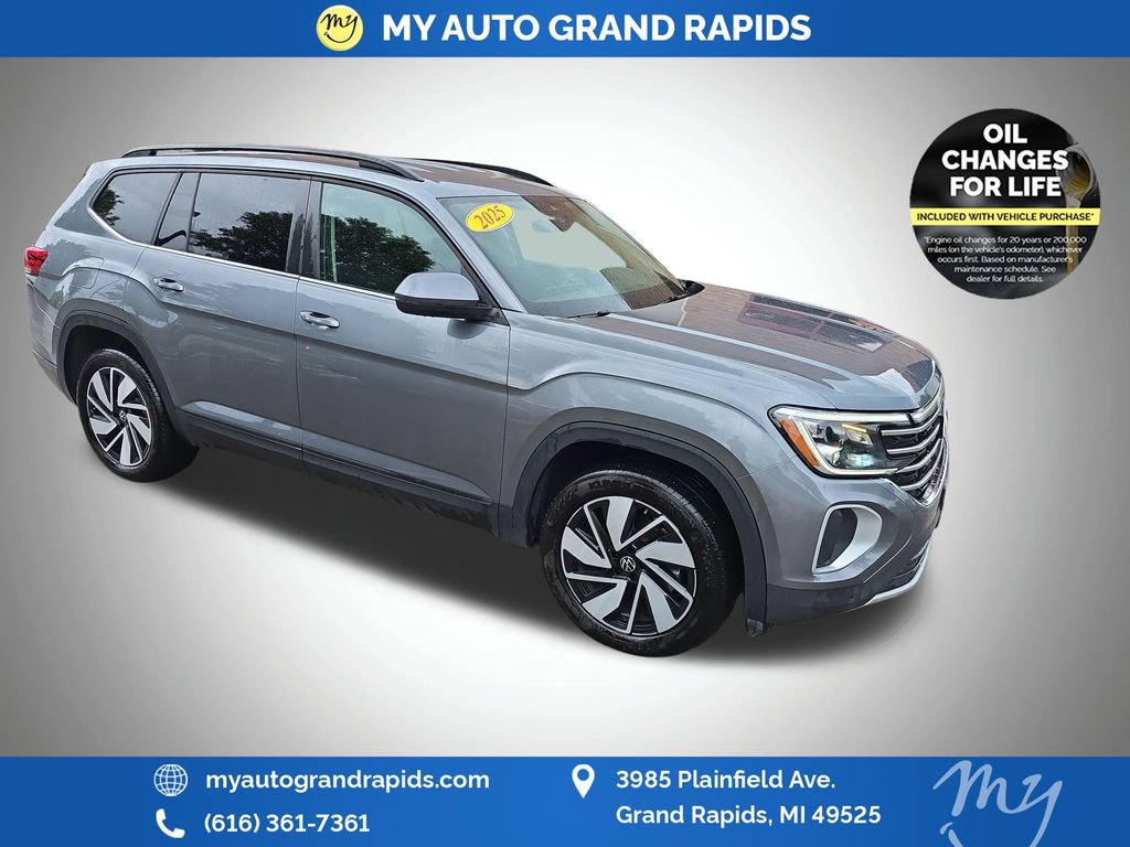 Used 2025 Volkswagen Atlas SE AWD/4WD image 1