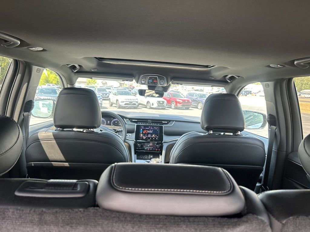 New 2025 Jeep Grand Cherokee Laredo image 39