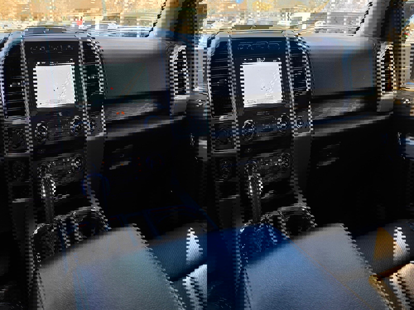 Used 2018 Ford F150 Lariat w/ Equipment Group 502A Luxury image 9