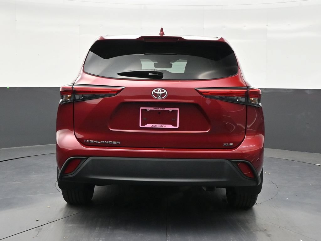 Used 2023 Toyota Highlander XLE FWD image 4