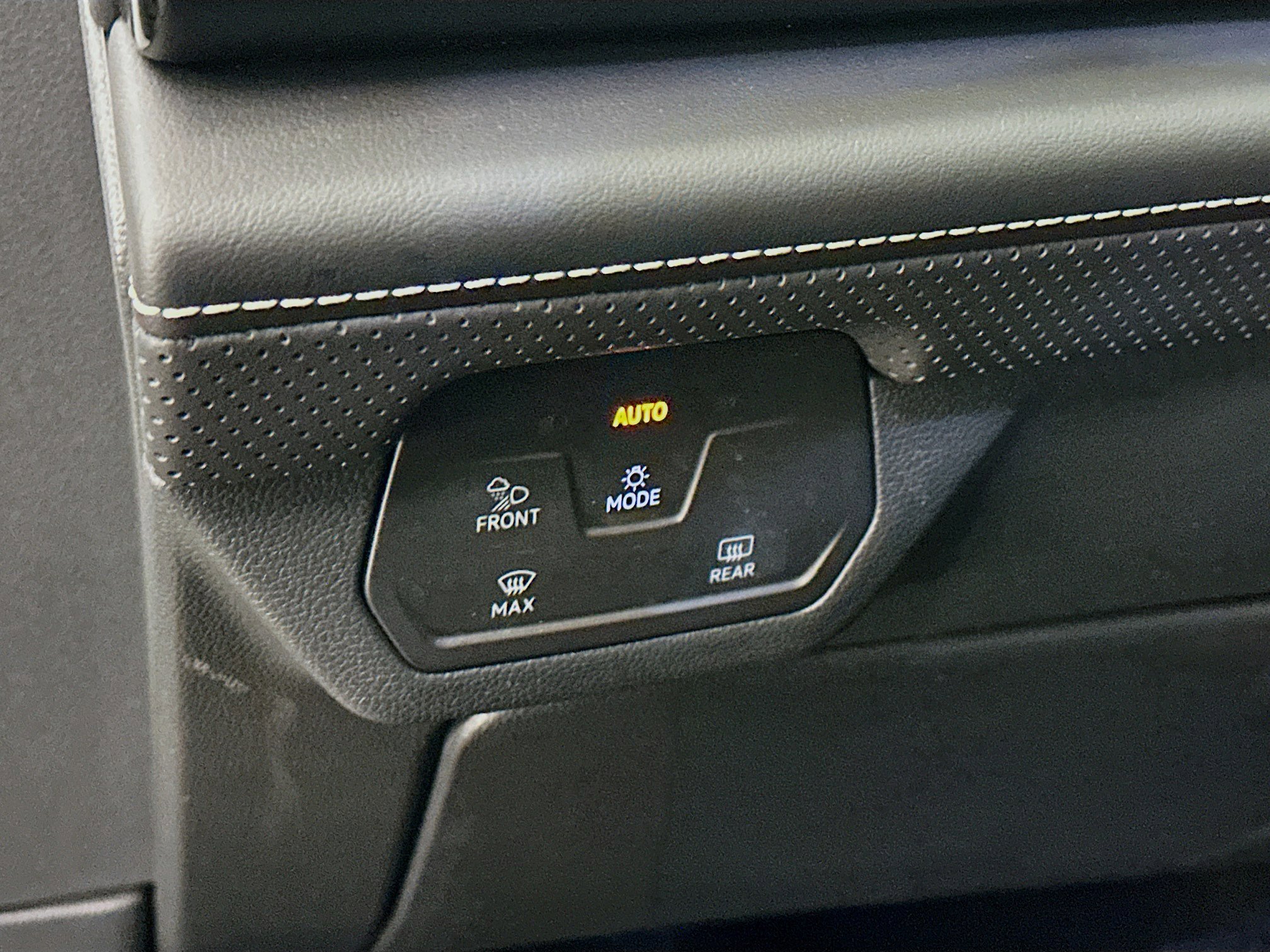 Used 2024 Volkswagen Atlas SE image 17