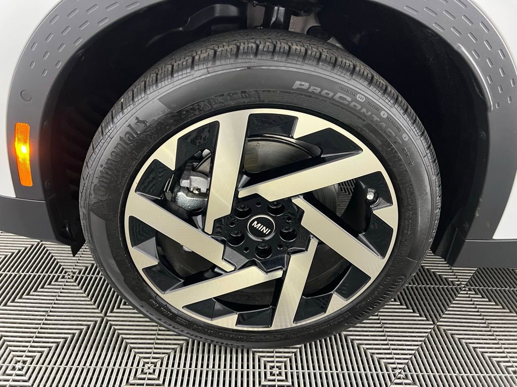Used 2025 MINI Cooper Countryman SE w/ Comfort Package Max image 12