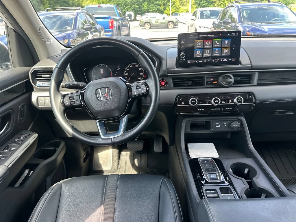 Used 2025 Honda Pilot Touring image 12