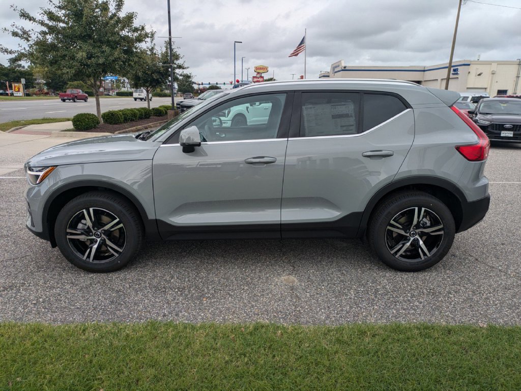 New 2025 Volvo XC40 B5 Core w/ Protection Package Premier AWD/4WD image 7