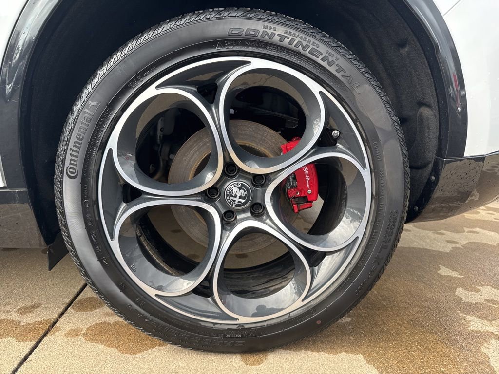 Used 2024 Alfa Romeo Stelvio Veloce image 24