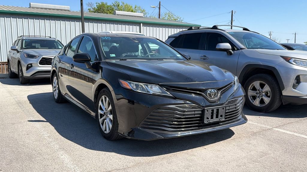 Used 2019 Toyota Camry LE image 3