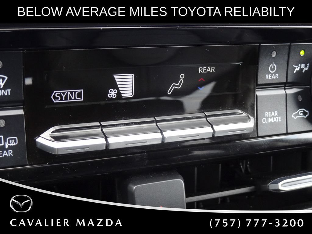 Used 2023 Toyota Highlander XLE AWD/4WD image 36