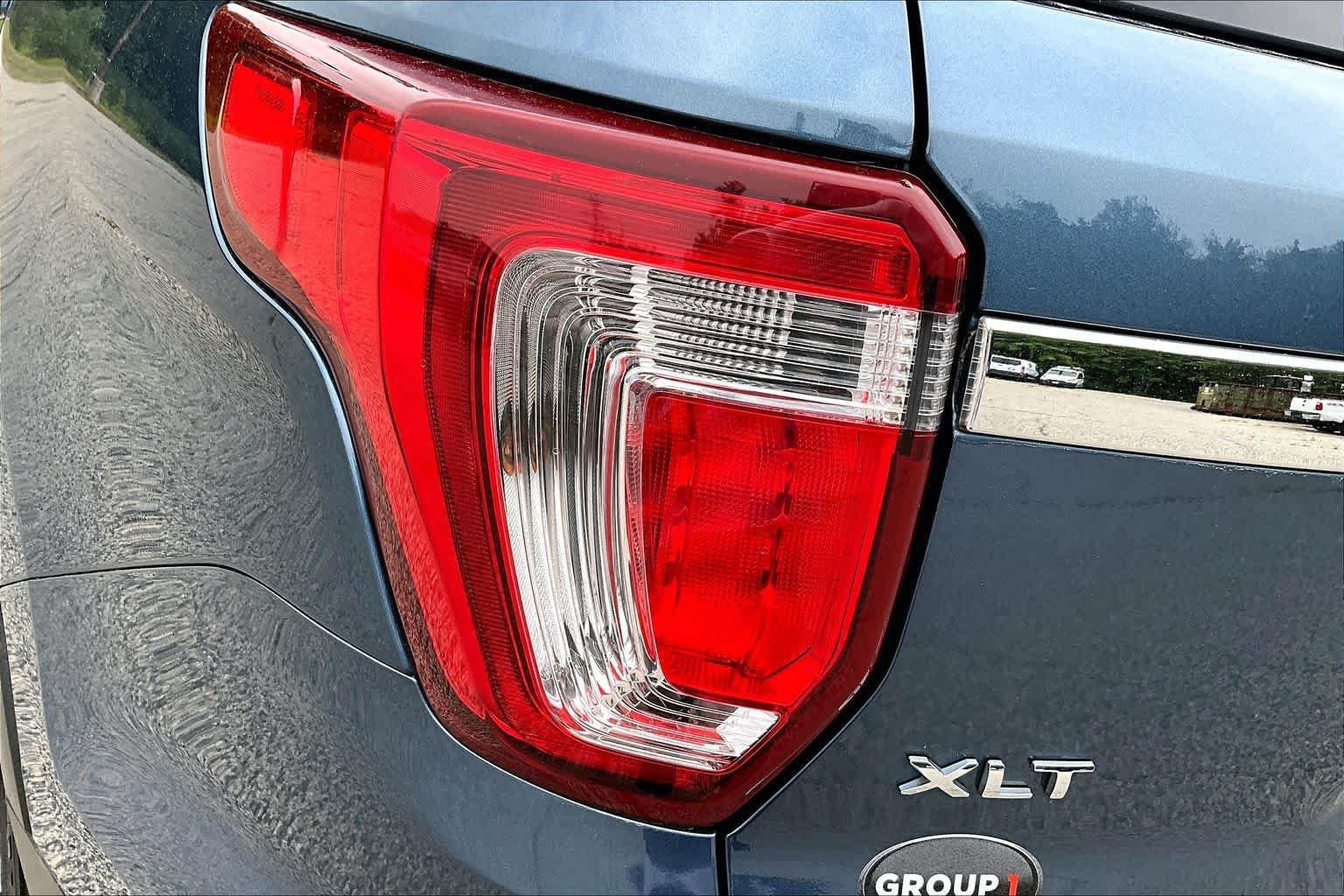Used 2018 Ford Explorer XLT w/ Equipment Group 202A AWD/4WD image 28