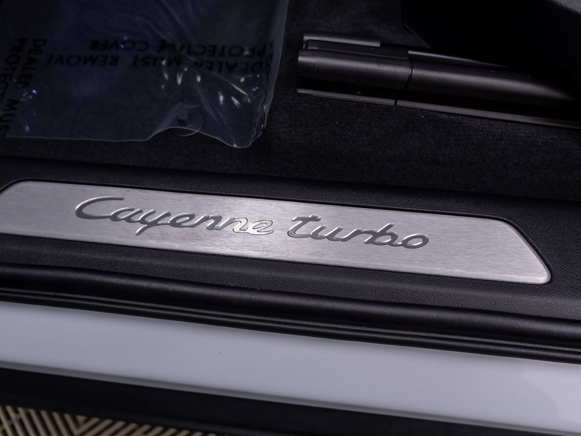 Certified 2023 Porsche Cayenne Turbo AWD/4WD image 17