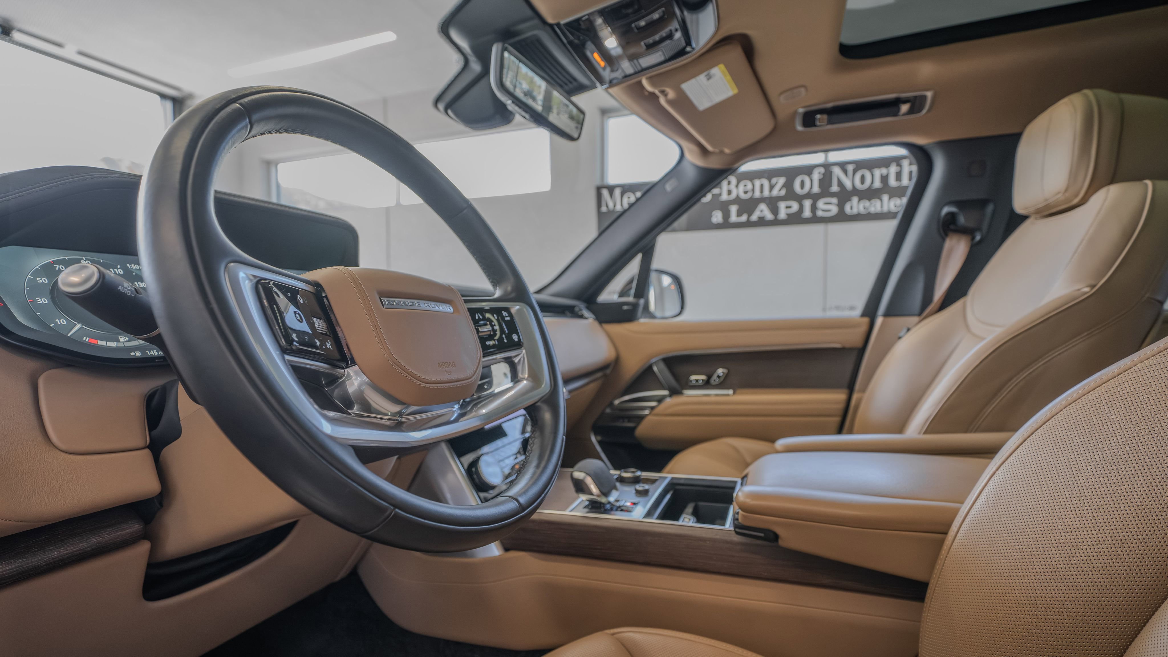 Used 2023 Land Rover Range Rover SE AWD/4WD image 6