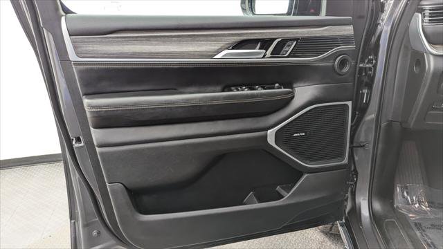 Used 2024 Jeep Wagoneer L Series II w/ Flexible Seating Group RWD image 13