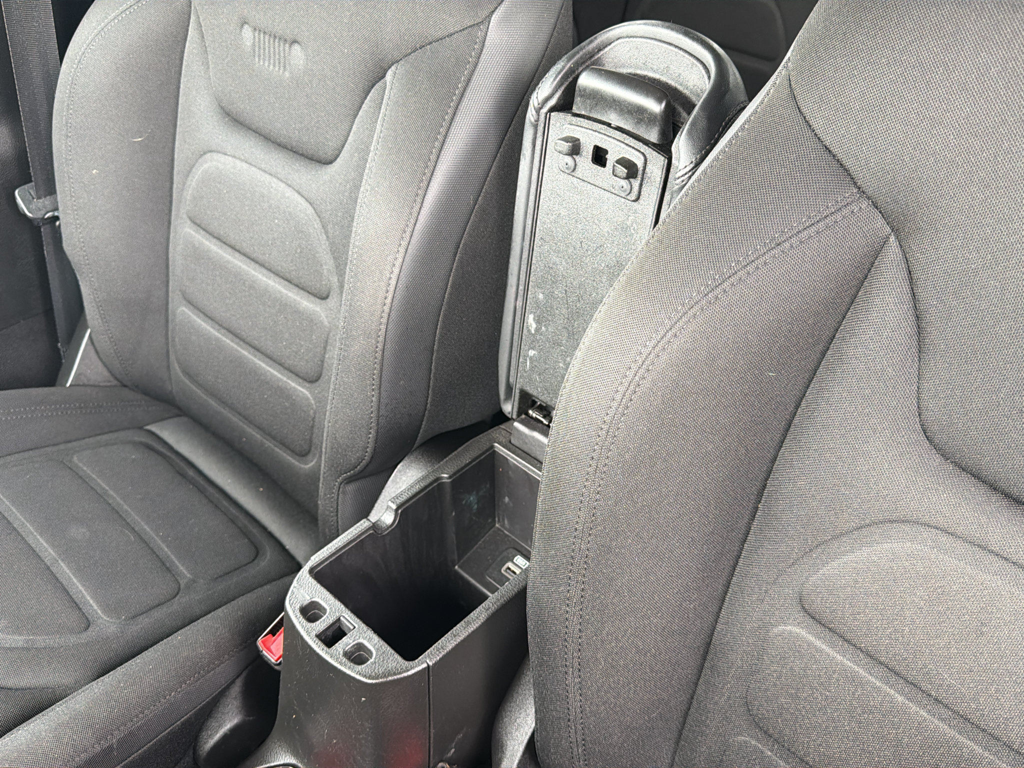 Used 2017 Jeep Renegade Altitude FWD image 18