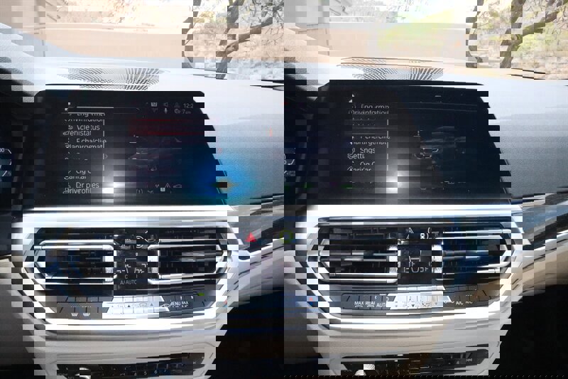 Used 2021 BMW 330e w/ Convenience Package image 23