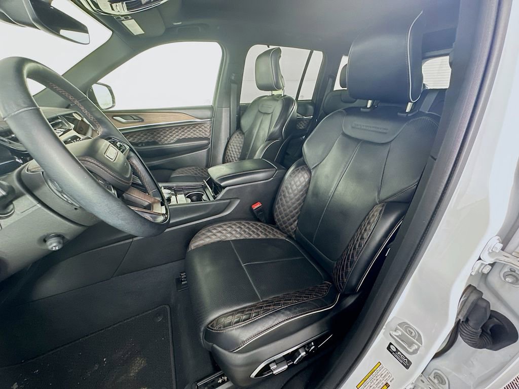 Used 2022 Jeep Grand Cherokee Summit w/ Luxury Tech Group V image 28