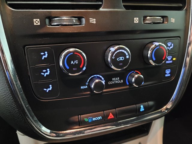 Used 2018 Dodge Grand Caravan SXT image 31