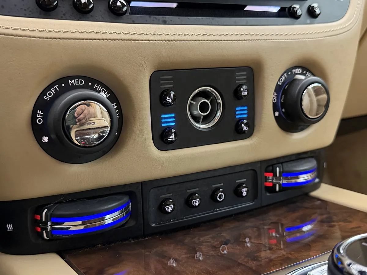 Used 2016 Rolls-Royce Wraith RWD image 23
