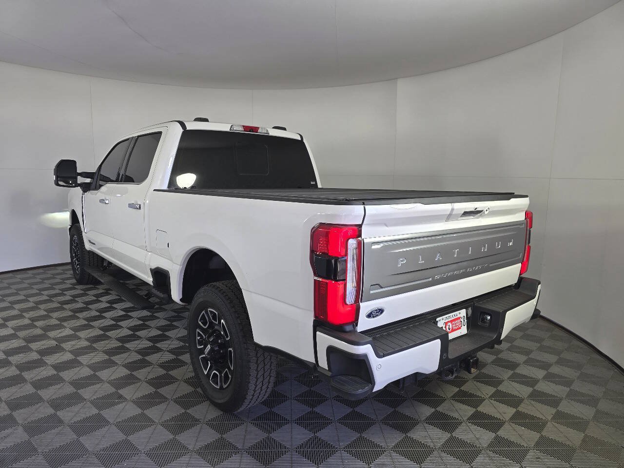 Used 2023 Ford F250 Platinum w/ FX4 Off-Road Package AWD/4WD image 7