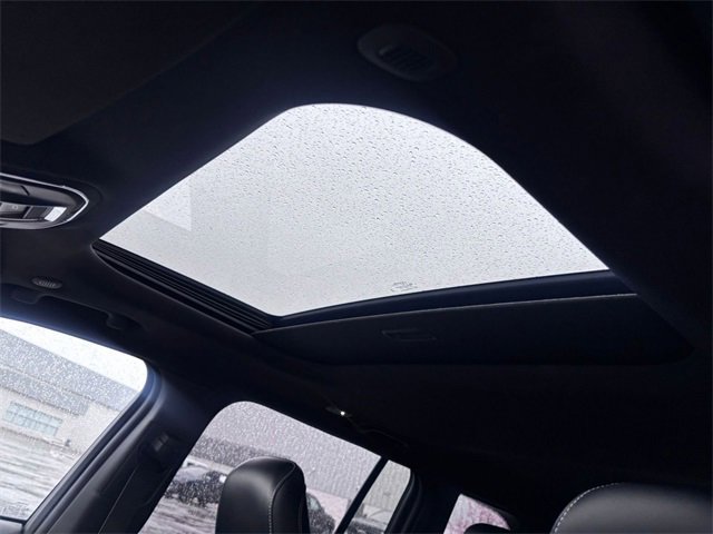 Used 2024 Jeep Grand Cherokee Altitude image 11