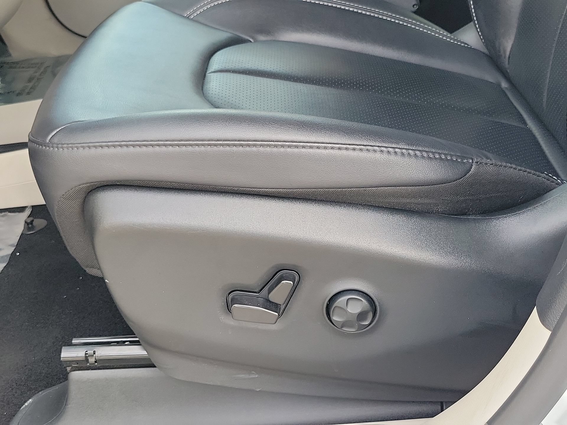 Certified 2024 Chrysler Pacifica Touring-L FWD image 16