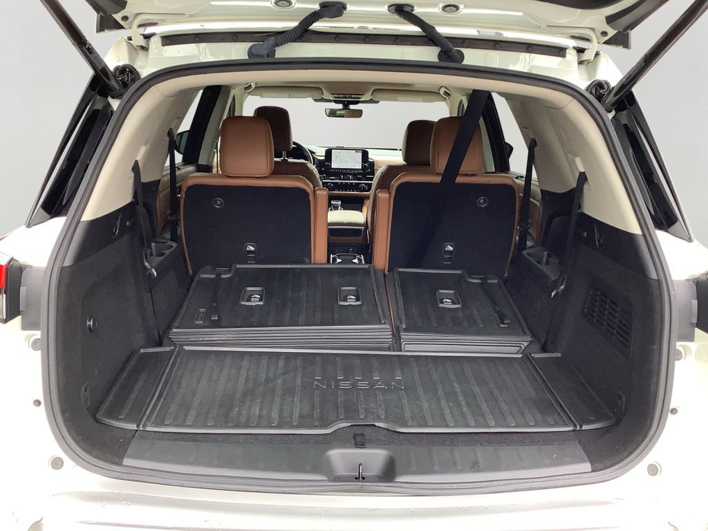 Used 2024 Nissan Pathfinder Platinum image 14