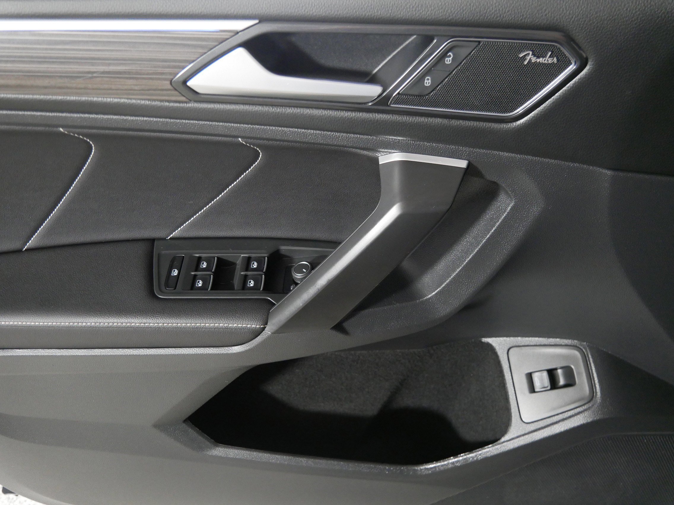 Used 2023 Volkswagen Tiguan SEL R-Line image 19