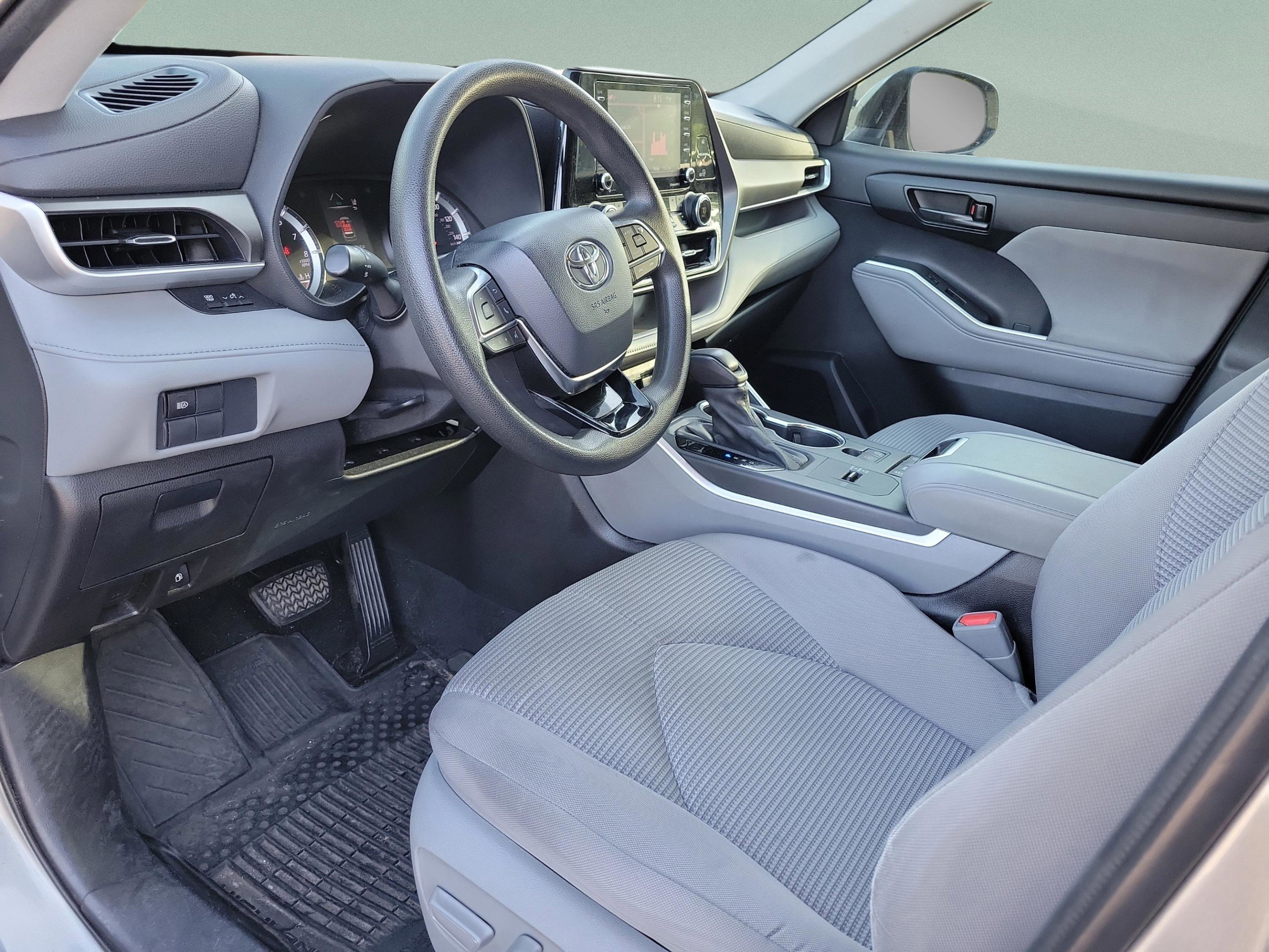 Used 2021 Toyota Highlander L FWD image 16