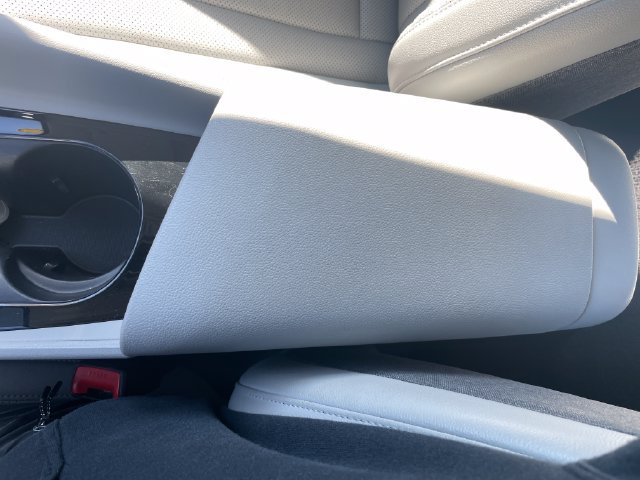 Used 2025 Hyundai Elantra Limited FWD image 17