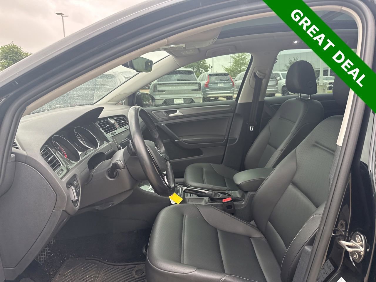 Used 2019 Volkswagen Golf SE image 15