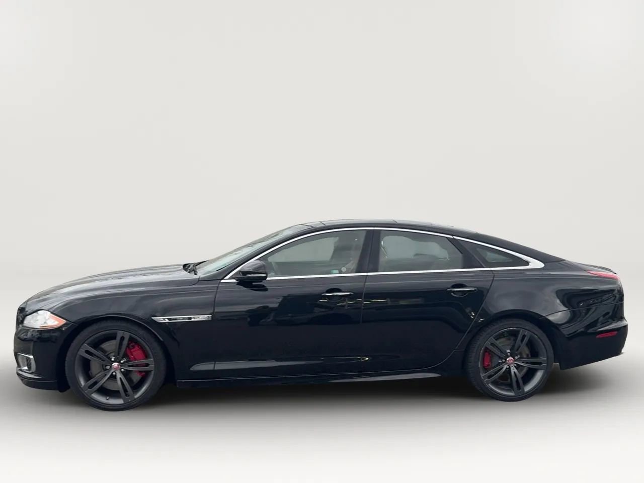 Used 2015 Jaguar XJ R image 4