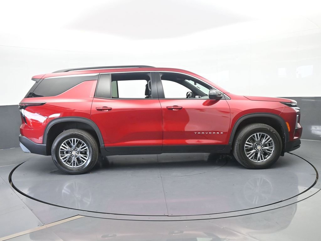 Used 2024 Chevrolet Traverse LT FWD image 7