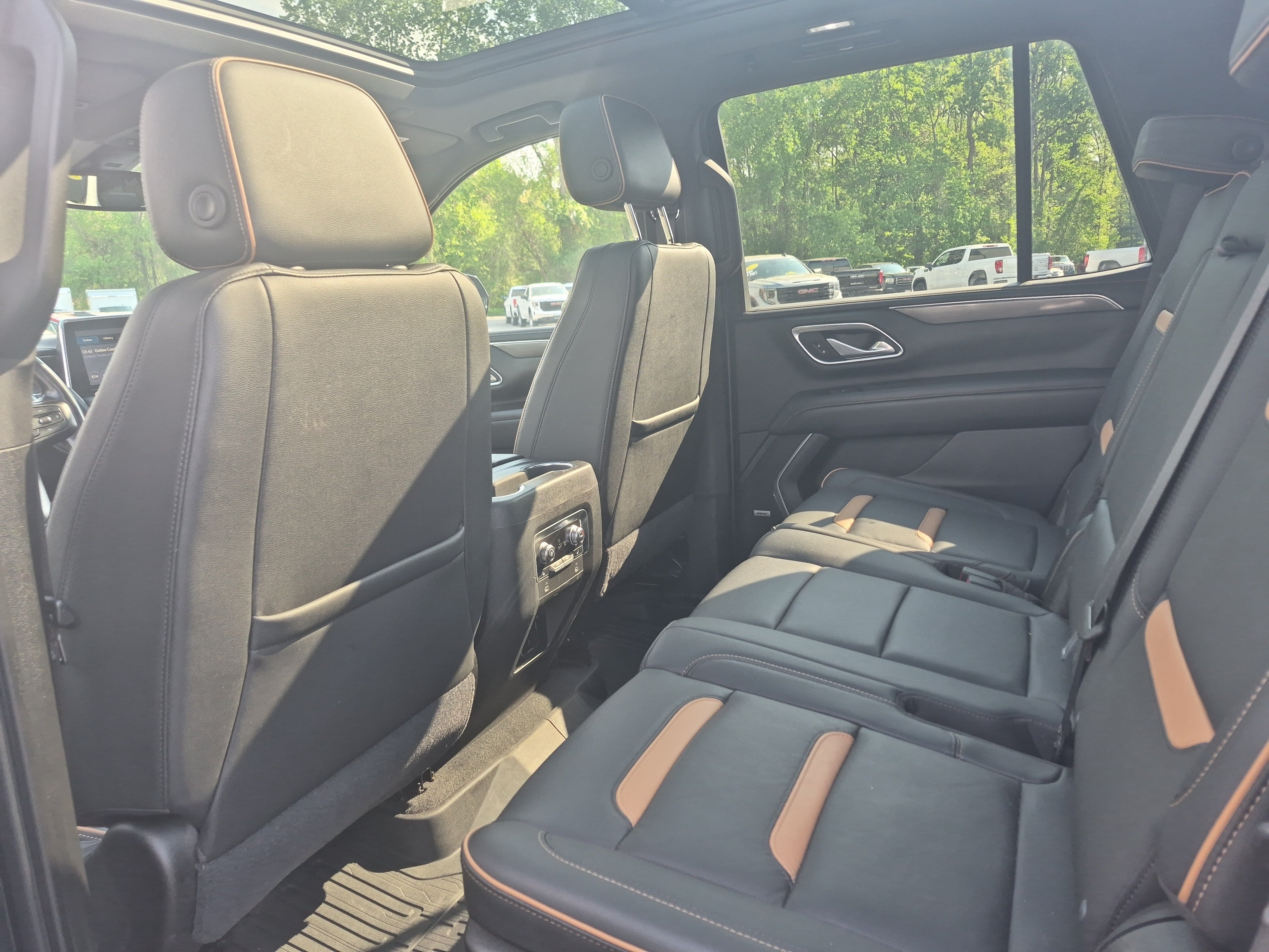 Certified 2021 GMC Yukon AT4 w/ Technology Package AWD/4WD image 11